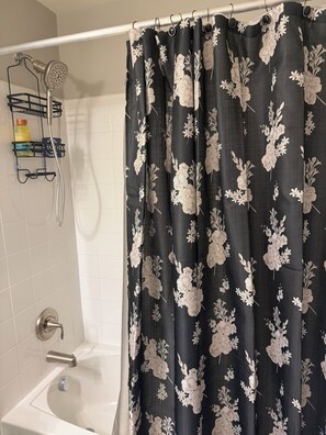 Assecador de cabells, tovalloles, sabó i paper higiènic 