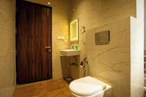 Dusche, Handtücher, Toilettenpapier