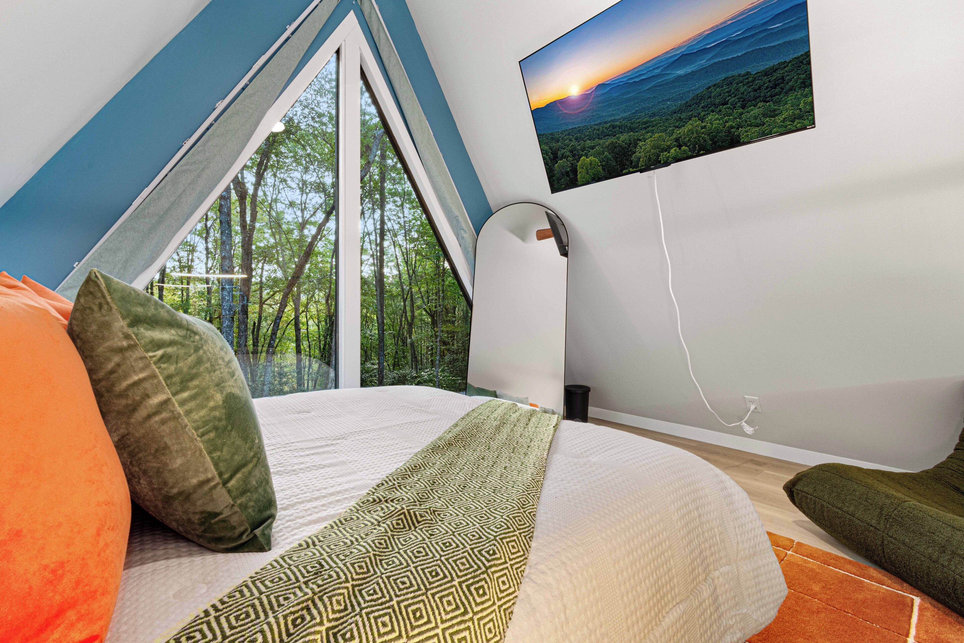 2 bedrooms, travel crib, free WiFi, bed sheets
