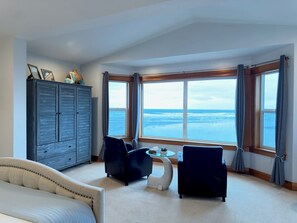 4 bedrooms, desk, iron/ironing board, WiFi - Oceanfront Home with 4 Suites (Seaside)