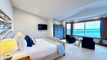 Desk, iron/ironing board, WiFi, bed sheets