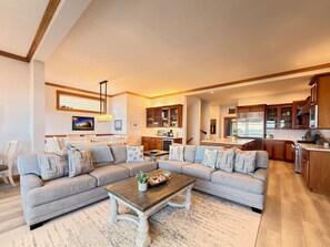 Smart-TV, peis og bøker