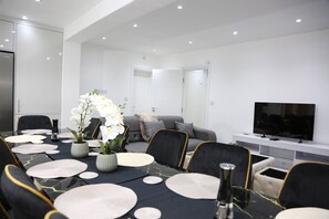 Ferienhaus, 6 Schlafzimmer, Terrasse | Zimmerausstattung