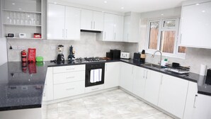 Casa, 6 habitaciones, patio | Interior
