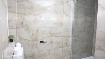 House, 6 Bedrooms, Patio | Bathroom