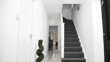 House, 6 Bedrooms, Patio | Interior