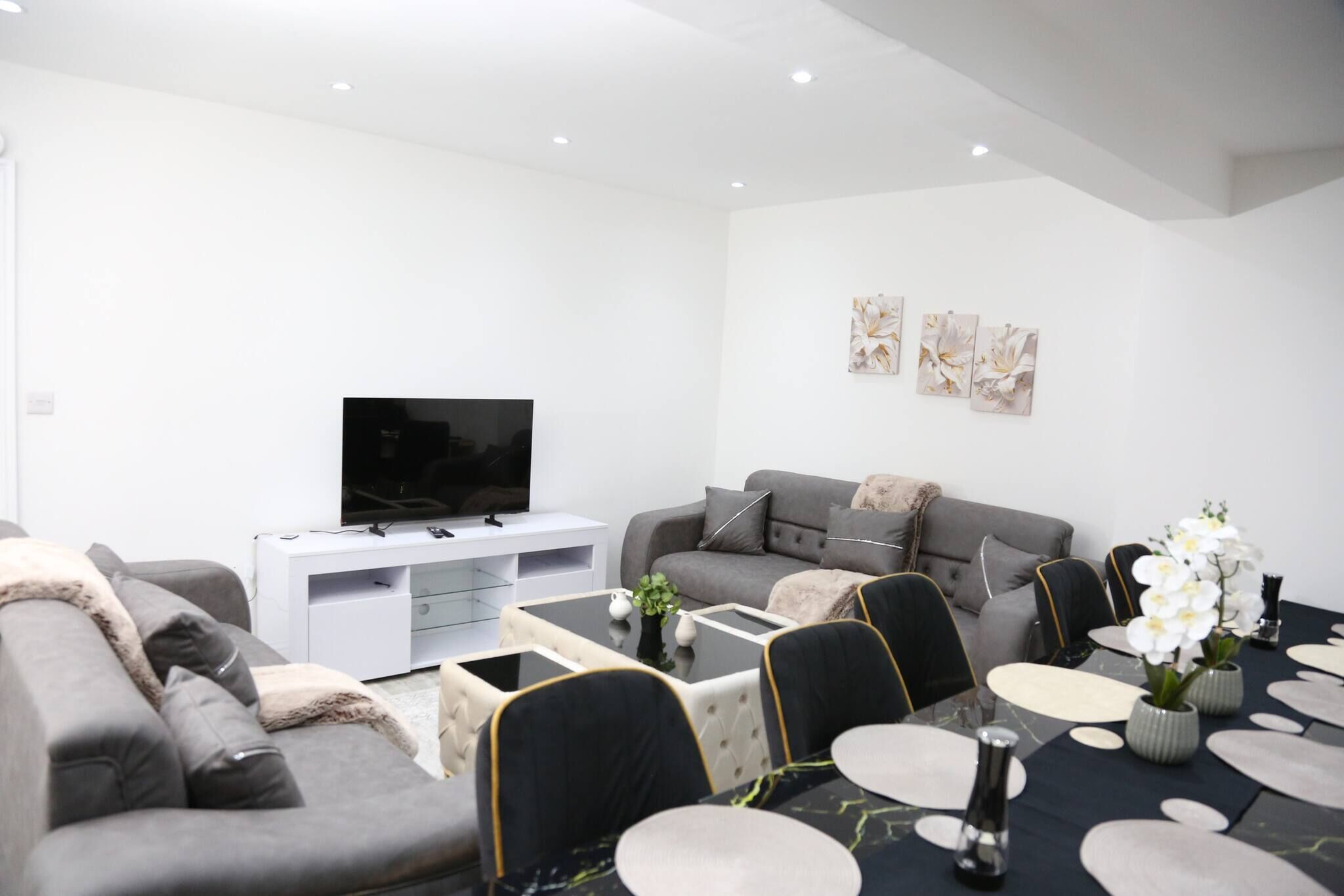 House, 6 Bedrooms, Patio | Living room