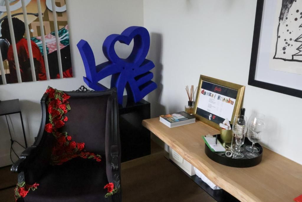 Deluxe Double Room, Balcony, City View | Interior