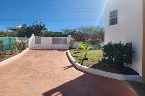 Unclassified image, 2 of 27, button - Anguilla Vacation Home – Cradle Grove (Little Harbour)