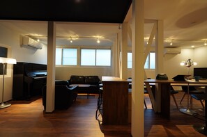 Lobby sitting area - YADOYA GONDO aioi (Nagano)