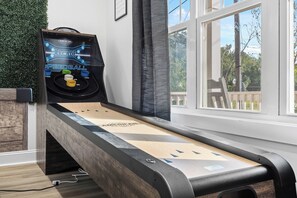 Games room - Boutique Greenville Retreat · Hot Tub & Arcade Games · Fire Pit · Sleeps 9 (Greenville)