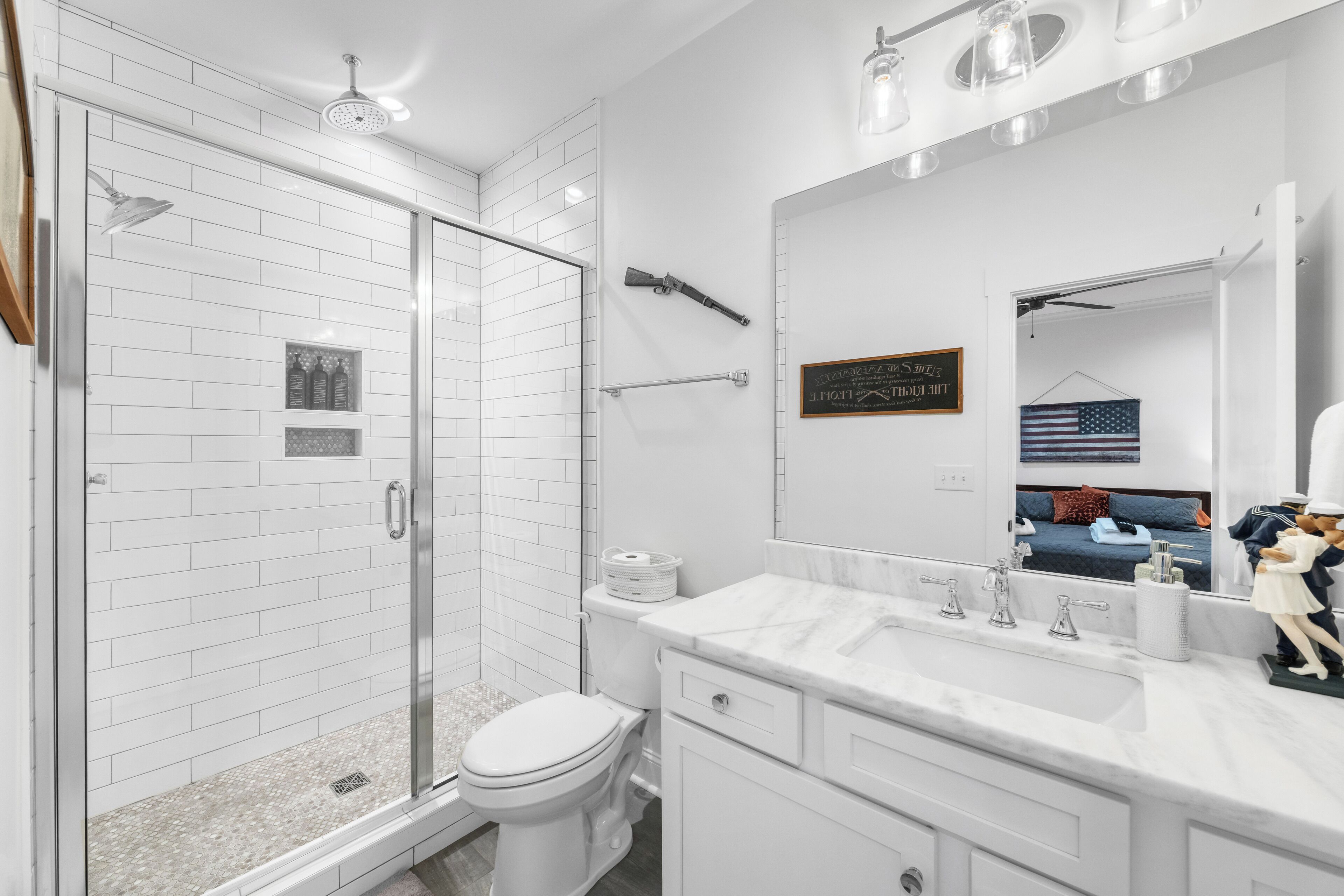 Douche, articles de toilette écologiques, sèche-cheveux, bidet