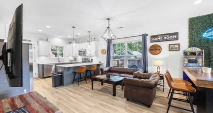 Boutique Greenville Retreat · Hot Tub & Arcade Games · Fire Pit · Sleeps 9