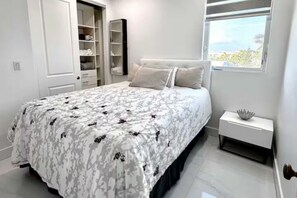 WiFi, bed sheets - Stylish Coastal Escape w/ Balcony Views (Lauderdale-by-the-Sea)