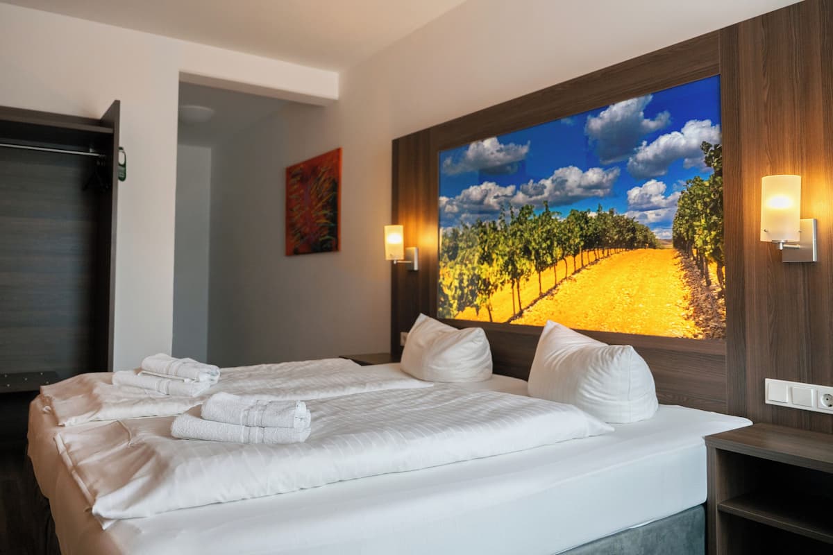 Standard Double Room | Desk, laptop workspace, WiFi (free)