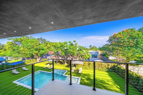 Villa Onyx, a modern oasis.