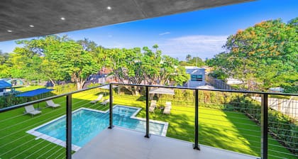Villa Onyx, a modern oasis.