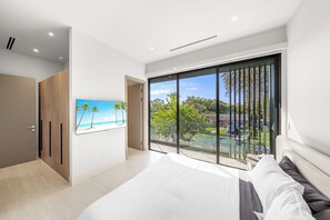 8 bedrooms, in-room safe, iron/ironing board, free WiFi