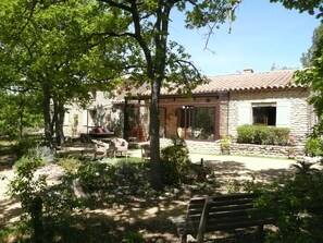 Exterior - mas val-chenaie (Gordes)