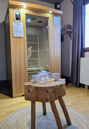 Interior - Cocoon suite - Private sauna - Swimming pool - ideal for hiking, lakes, nature, biking, skiing (Monthion)