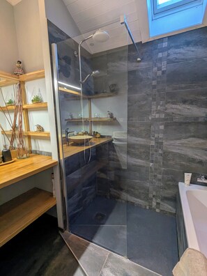 Hair dryer, towels, soap, toilet paper - Cocoon suite - Private sauna - Swimming pool - ideal for hiking, lakes, nature, biking, skiing (Monthion)