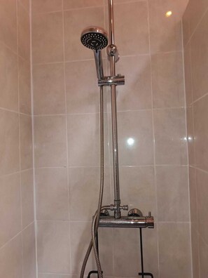 Shower, hair dryer, toilet paper - Le chay nous (la tremblade)