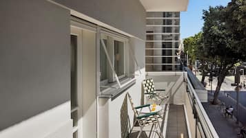 Dizengoff Deluxe Room with Balcony | Terrace/patio