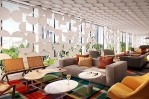 Lobby sitting area - Dizengoff 99 by Isrotel Design (Tel Aviv)