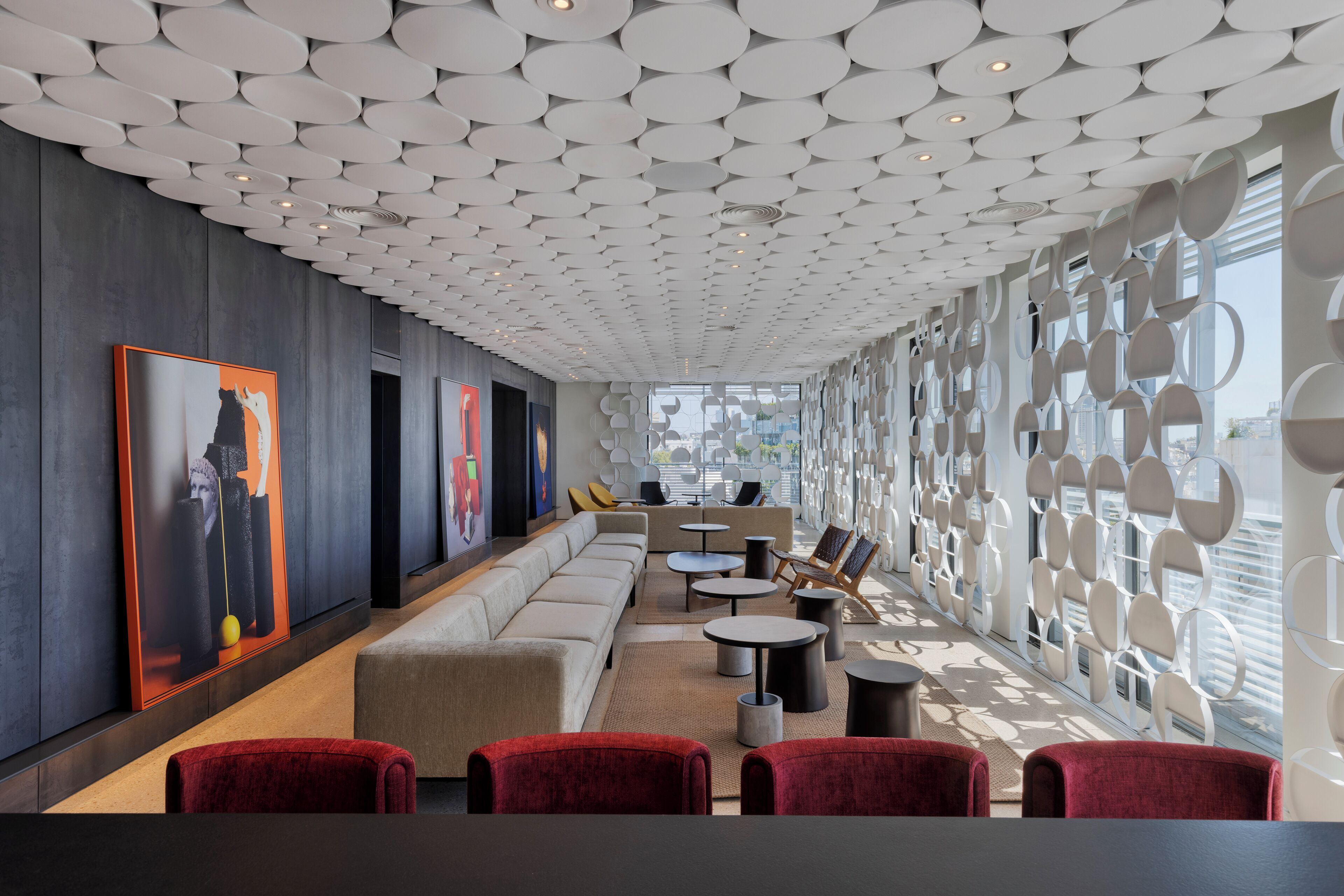 Lobby-lounge