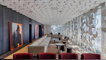 Lobby-lounge