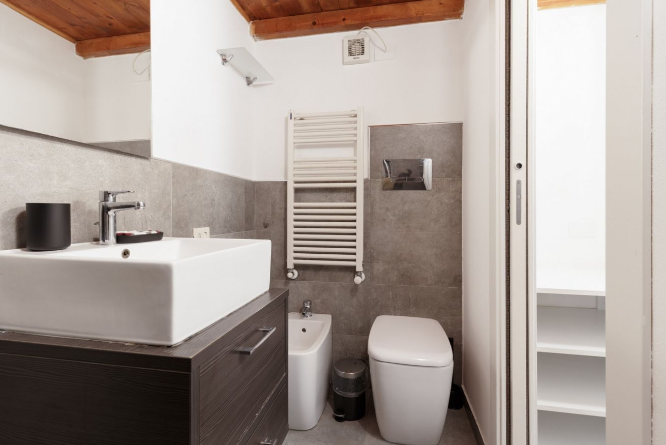 Dusche, Bidet, Handtücher