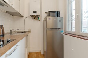Fridge, microwave