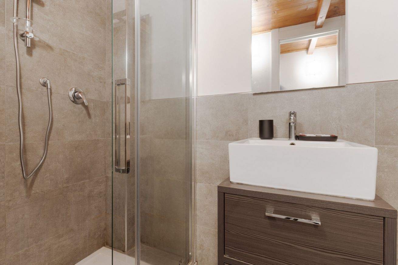 Dusche, Bidet, Handtücher