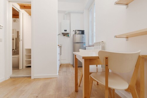 GuestHost - Comfortable and practical 22 square meters studio apartment, perfect for two people, located on the second floor of a building without an elevator.The property is located in the Corvetto neighborhood, a lively area characterized by green spac