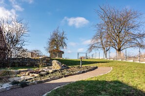 Property grounds - Apartment “Zum Weißen Roß” with Shared Garden and Wi-Fi (Hausen)