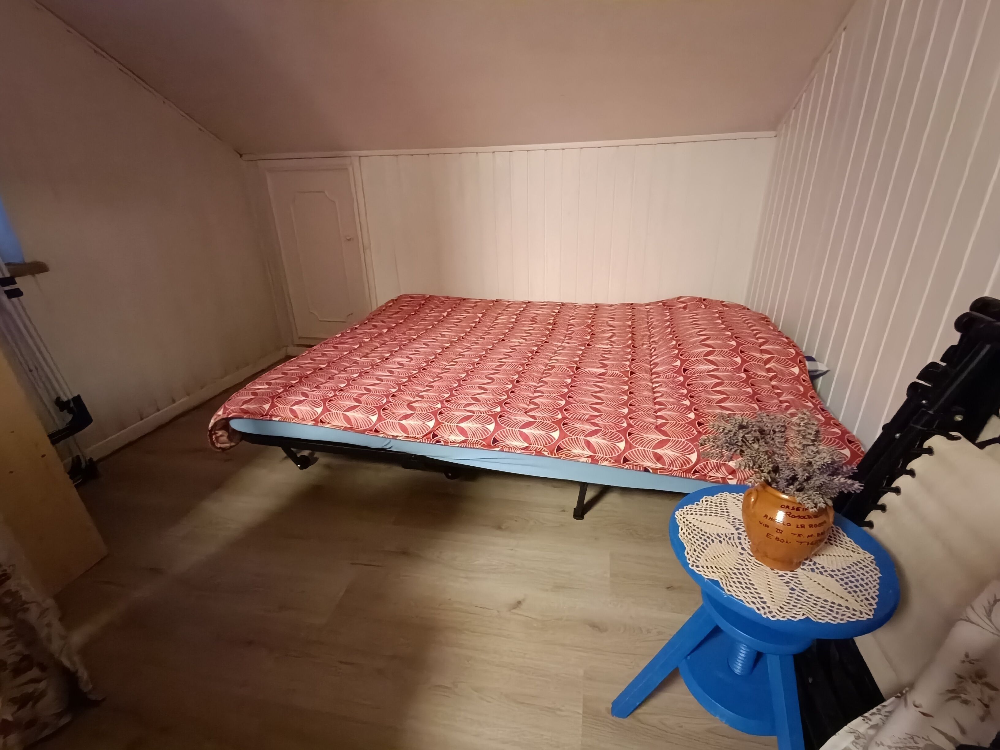 Fer et planche à repasser, Wi-Fi gratuit, draps fournis