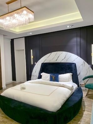 Desk, iron/ironing board, free WiFi - Sujimoto Residences  (Lagos)