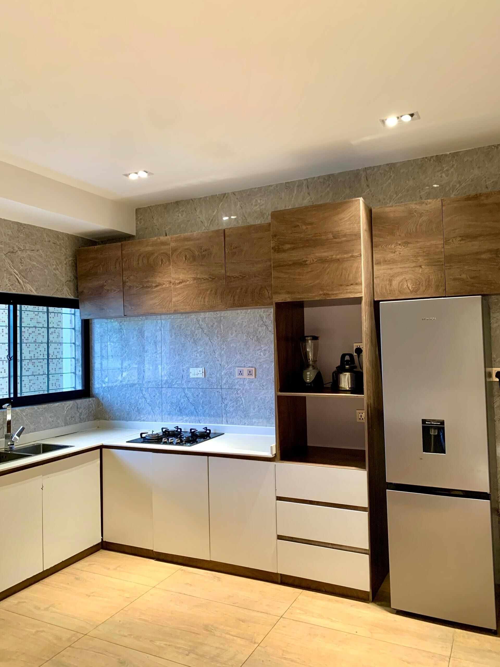 Full-size fridge, microwave, cookware/dishes/utensils