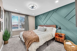 2 bedrooms, iron/ironing board, free WiFi, bed sheets - The Periwinkle Residence at Montgomery Row Residences (Clarksville)