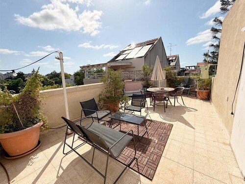 Ra'anana 3 BDR, 2 Baths, Rooftop View & Parking Family and Pet Friendly