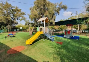 Children’s area - Ra'anana 3 BDR, 2 Baths, Rooftop View & Parking Family and Pet Friendly (Ra'anana)