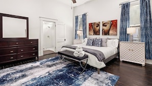 Room - Southtown Charm: Pool, Arcade & King Beds (San Antonio)