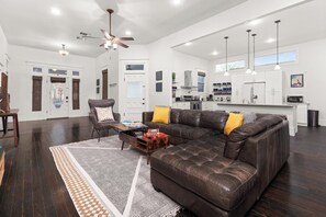 Smart TV, futbolito y libros 