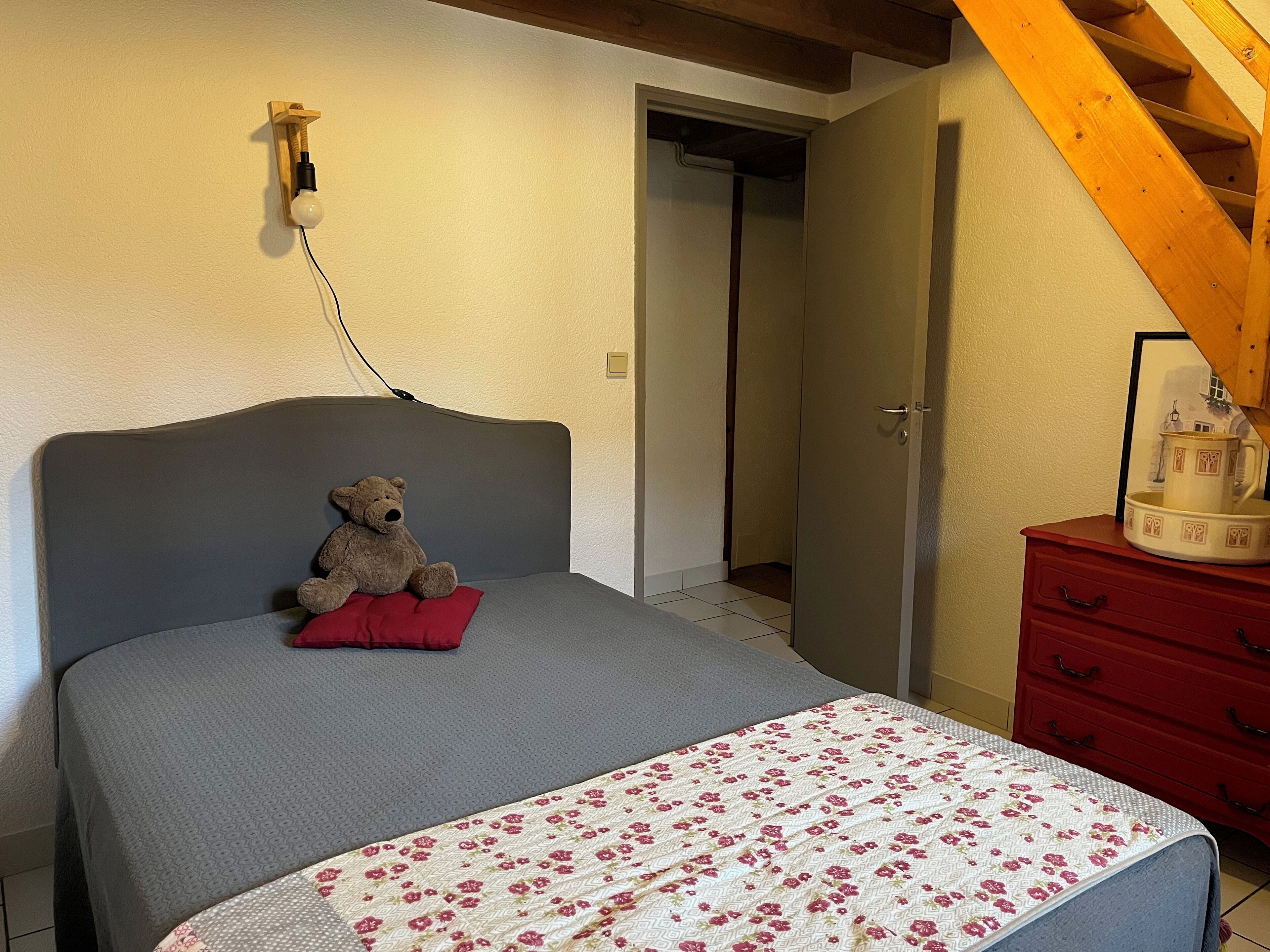 Chambre avec mezzanine ( lit en 140 )