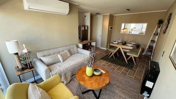 Apartment | Living area | Flat-screen TV