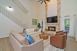 Una televisión, libros