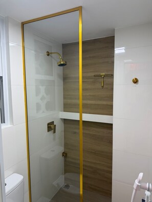 Hair dryer, bidet, towels, soap - 3-bedroom apartment in terrific Rio de Janeiro LEBLON 200 mts from the beach-Ac (Rio de Janeiro)
