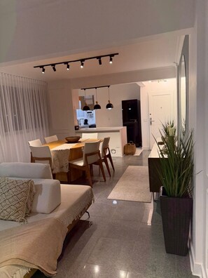 Dining - 3-bedroom apartment in terrific Rio de Janeiro LEBLON 200 mts from the beach-Ac (Rio de Janeiro)