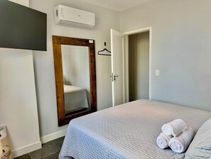 Travel cot, WiFi, bed sheets - 3-bedroom apartment in terrific Rio de Janeiro LEBLON 200 mts from the beach-Ac (Rio de Janeiro)