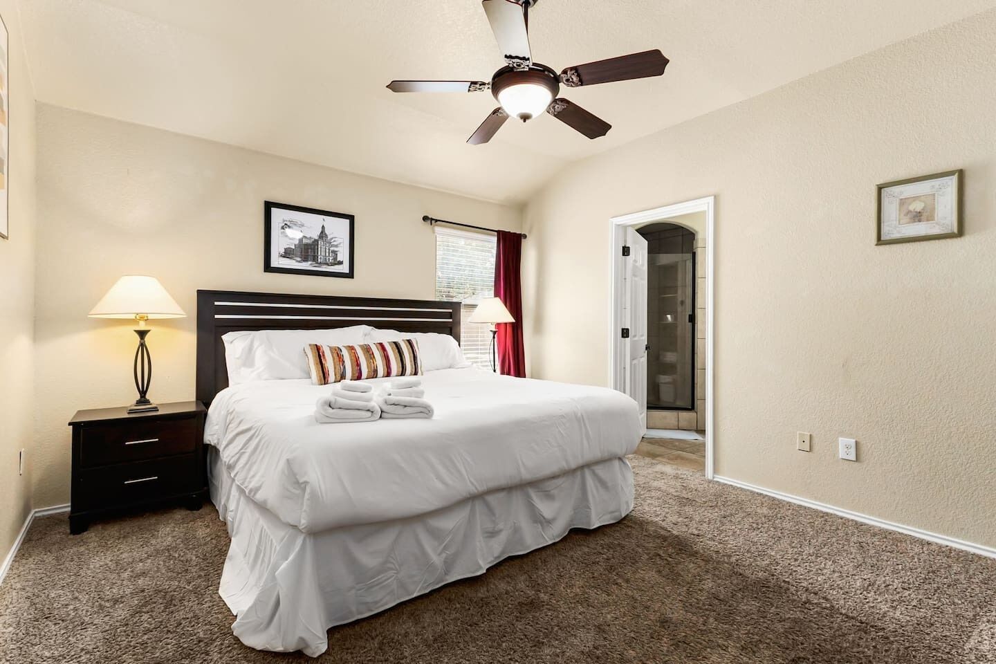 Strykejern/-brett, reiseseng for barn, wi-fi og sengetøy